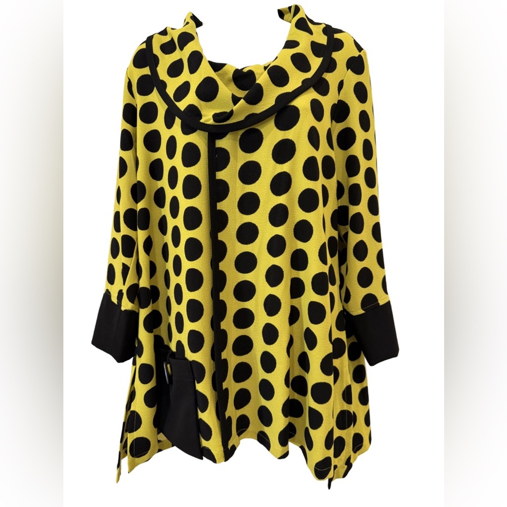 Ali Miles Lime/Yellow and Black Polka Dot Flowy Top. Medium